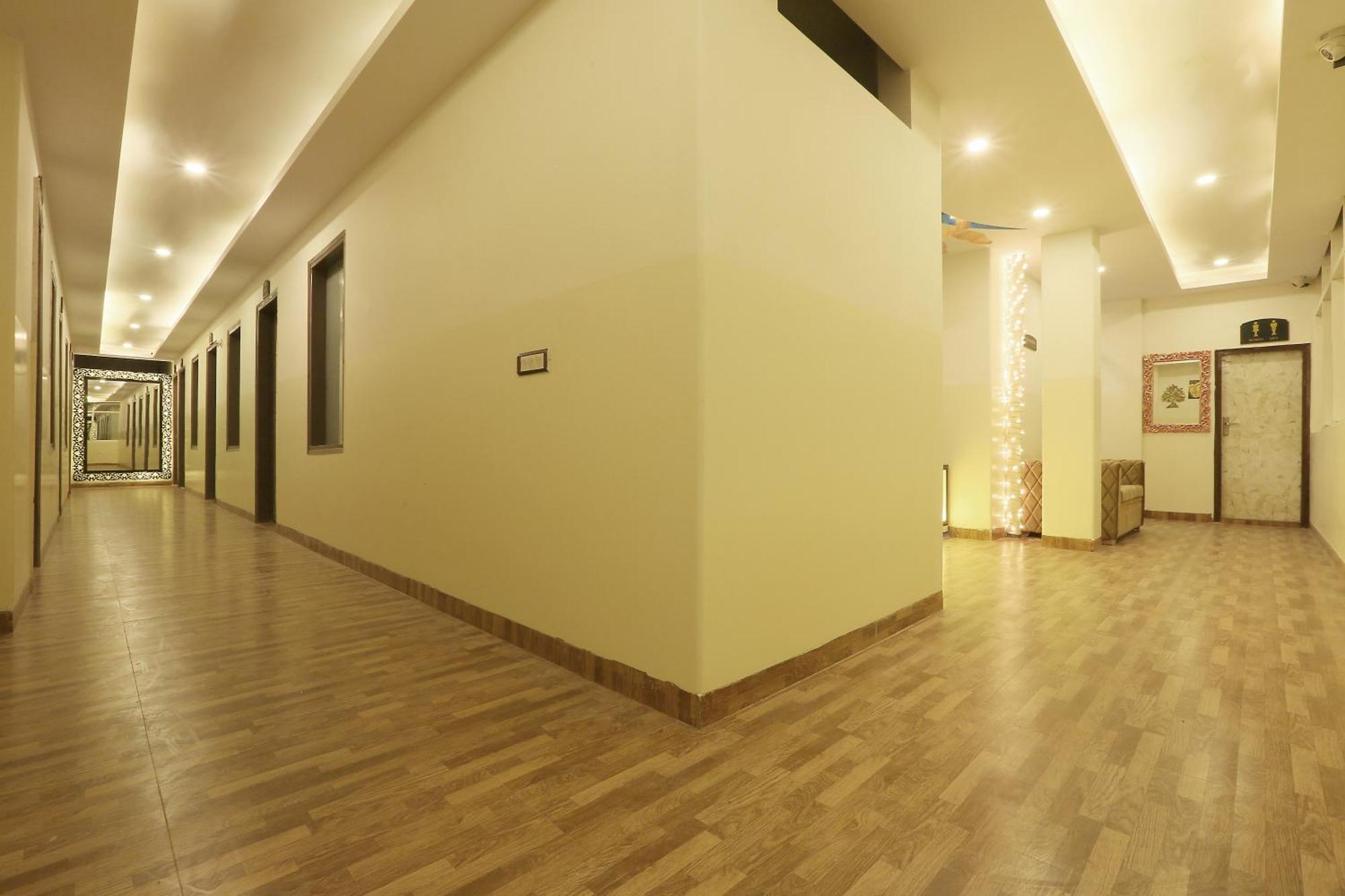 Plazzo Prime Plaza At Delhi Airport Bed & Breakfast New Delhi Exterior photo
