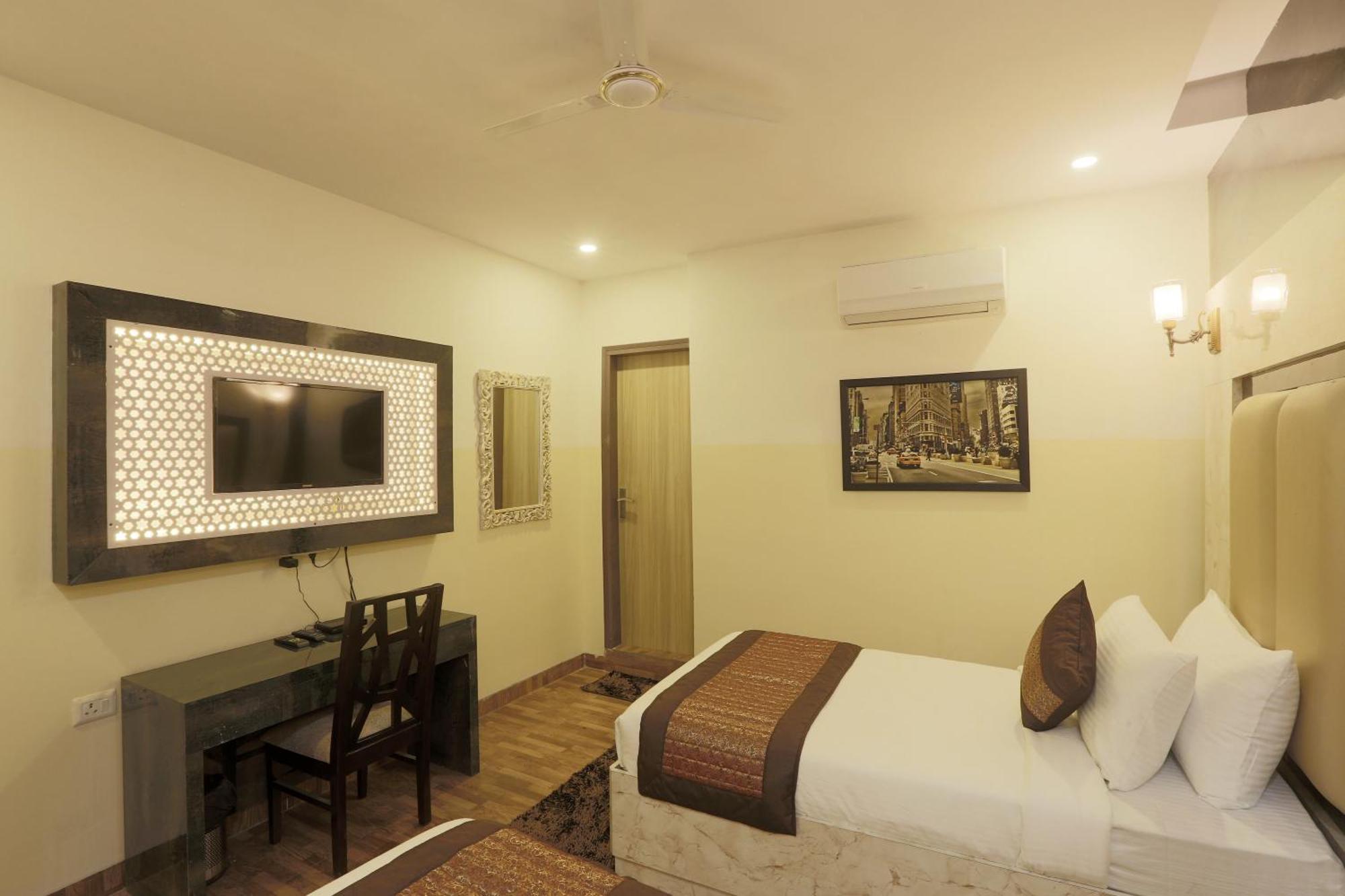 Plazzo Prime Plaza At Delhi Airport Bed & Breakfast New Delhi Exterior photo