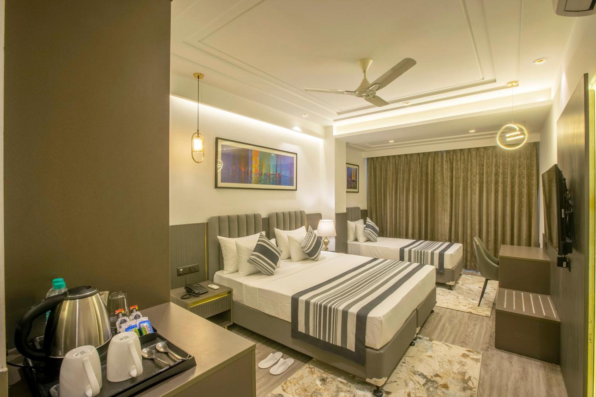 Plazzo Prime Plaza At Delhi Airport Bed & Breakfast New Delhi Exterior photo